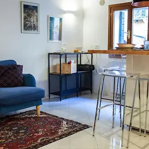 https://erbe-canal-view-private-house.hotelinveneto.com